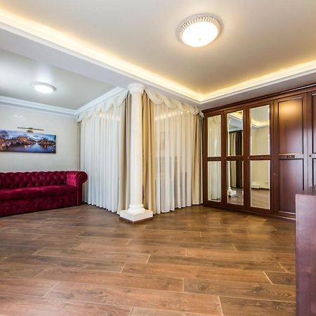 Шикарная Квартира Возле Костёла В Центре Kiew Exterior foto