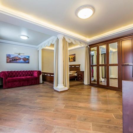 Шикарная Квартира Возле Костёла В Центре Kiew Exterior foto