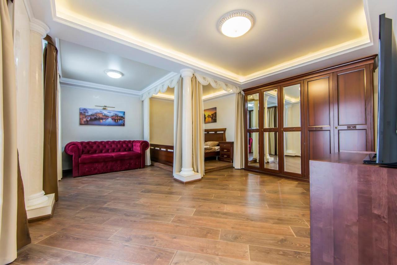 Шикарная Квартира Возле Костёла В Центре Kiew Exterior foto