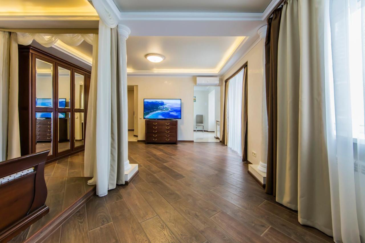 Шикарная Квартира Возле Костёла В Центре Kiew Exterior foto